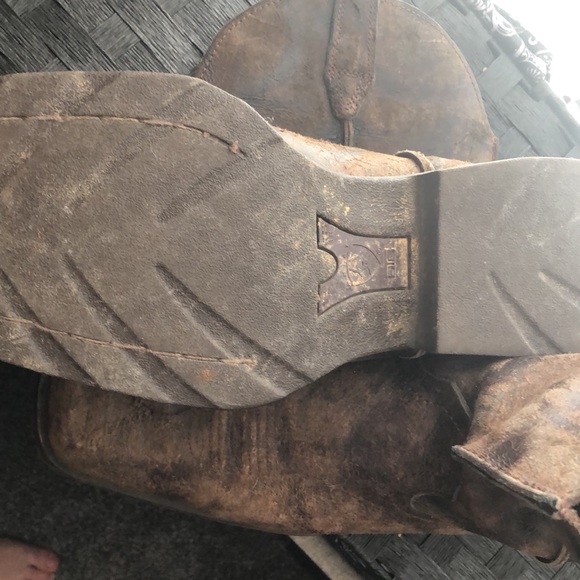 Distressed ariat boots worn about 5-6 times - Picture 3 of 6